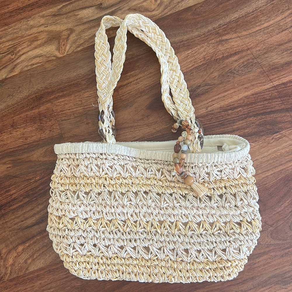 Cute vintage straw bag